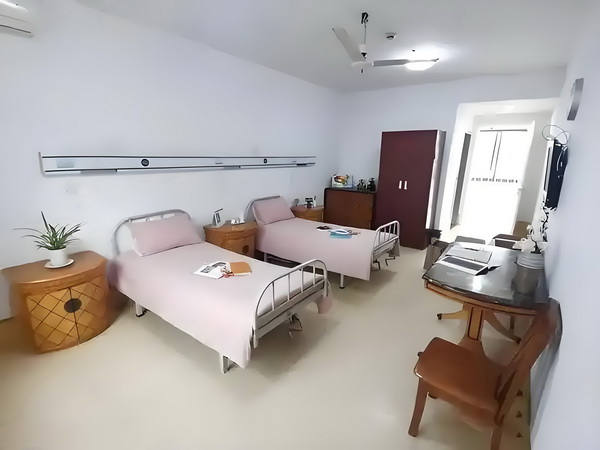 深圳入户状态查询_活佛王兴夫“点化”140位女信徒，全程不穿衣服，场面失控 